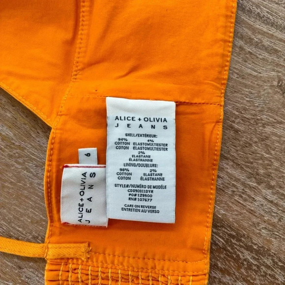 Alice + Olivia V-Neck Cropped Top - Picture 7 of 7